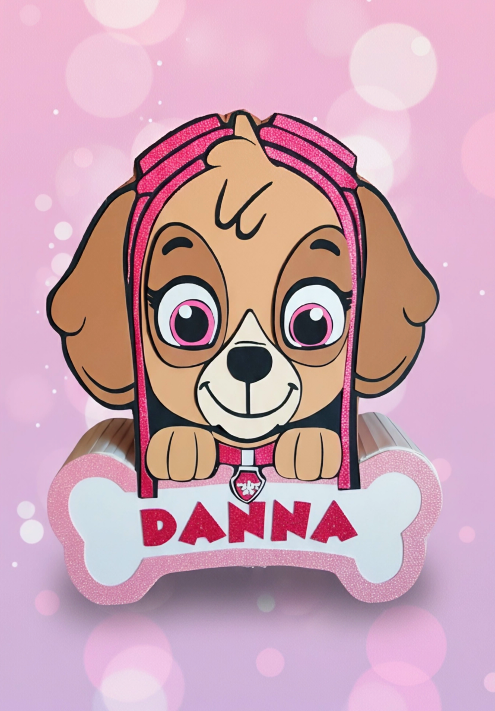 Se trata de una piñata de Skye 3D, personalizable y artesanal.